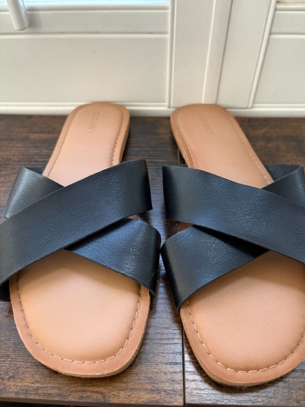 🛍️ Old Navy Women's Black Cross Strap Slide Sandals Flat Size 10